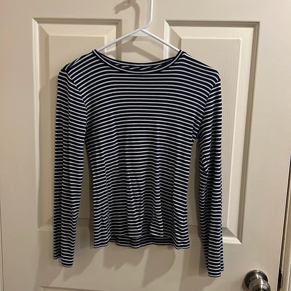 507 Girls vineyard vines long sleeve t never worn